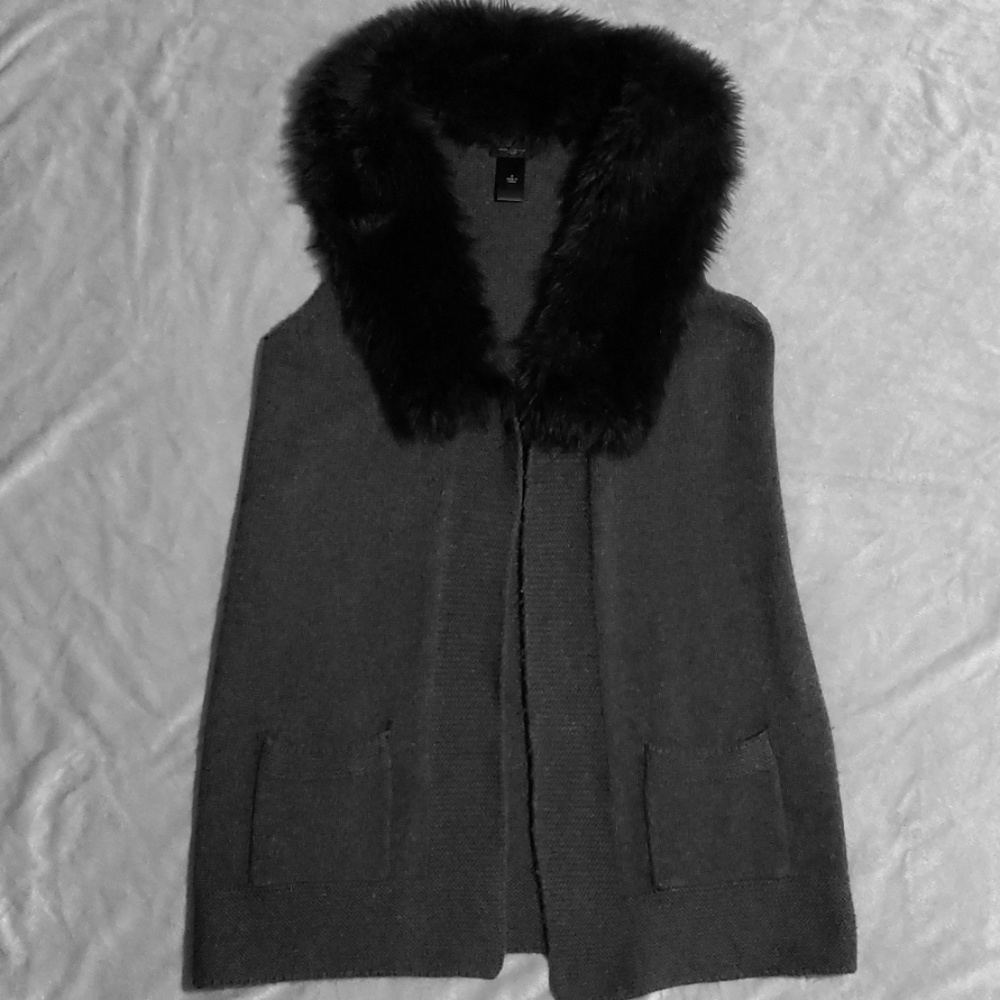 Sleeveless cardigan